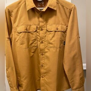 Like New Mountain Hardware Men’s Canyon Button Up Shirt